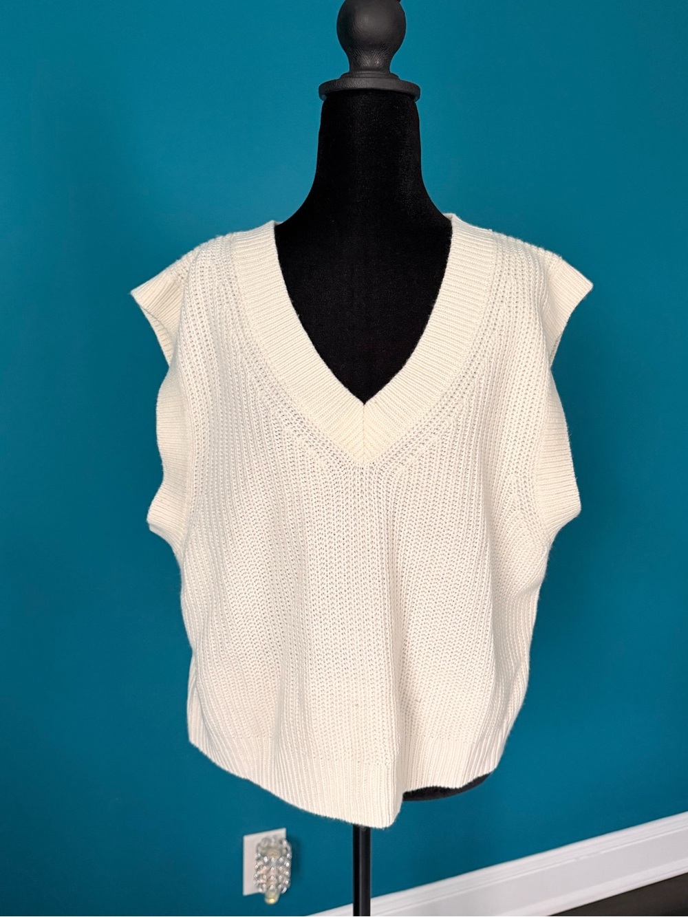 H&M wide cute sweater vest